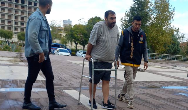 Manisa'da kardeşine şiddet uygulayıp paylaşan zanlı ile babası tutuklandı