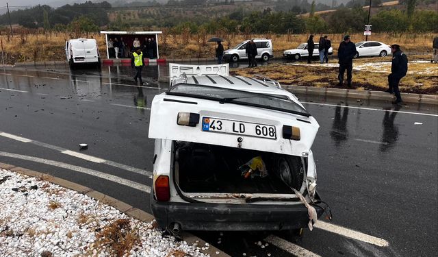 Kütahya'da para nakil aracıyla otomobilin çarpıştı: 1 ölü, 3 yaralı!