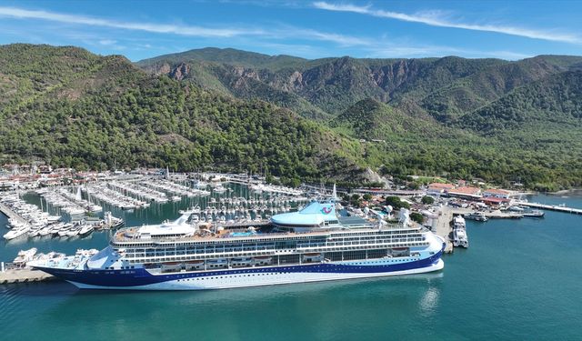 Marmaris'e kruvaziyer ile 1736 turist geldi!