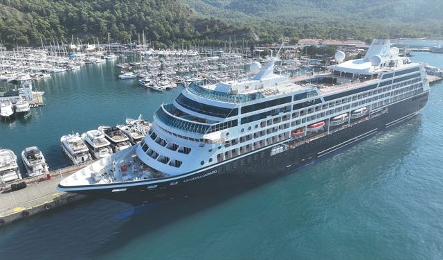 "Azamara Onward" kruvaziyeri Marmaris'e 650 turist getirdi