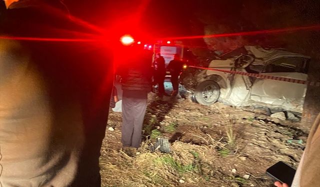 Denizli'de minibüs devrildi, 2 kişi hayatını kaybetti!