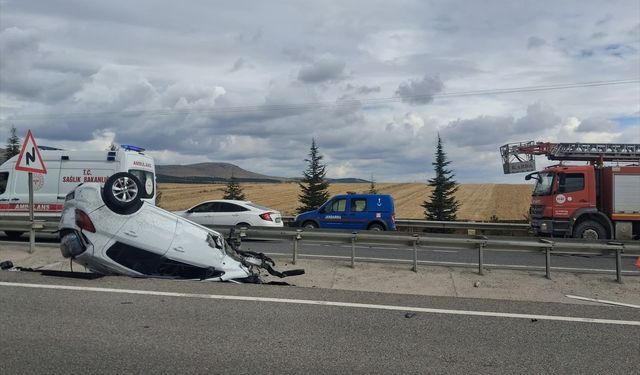 Kütahya'da otomobil devrildi fırlayan teker başka kazaya neden oldu