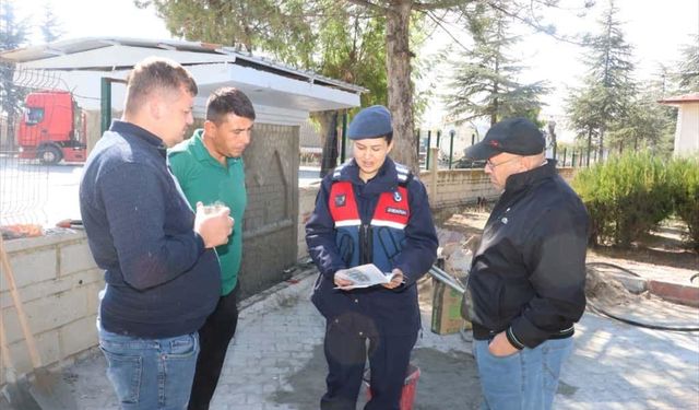 Afyonkarahisar'da Jandarma KADES bilgilendirmesi yaptı