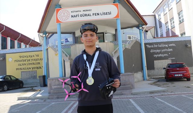 Kütahyalı lise öğrencisi uluslararası yarışmada sıfırdan dron yaparak şampiyon oldu