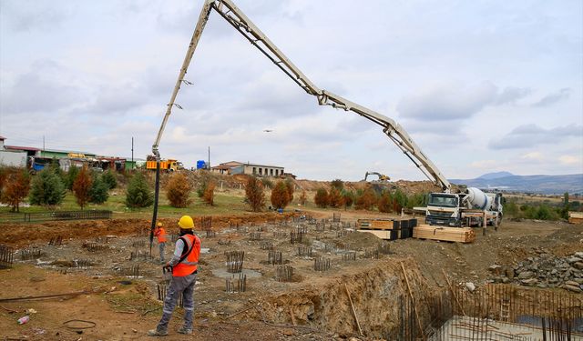 Uşak'ın Eşme ilçesine MYO ve sağlık ocağı binası yapılıyor
