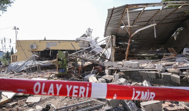 Bayraklı'da patlama! Ortalık savaş alanına döndü!