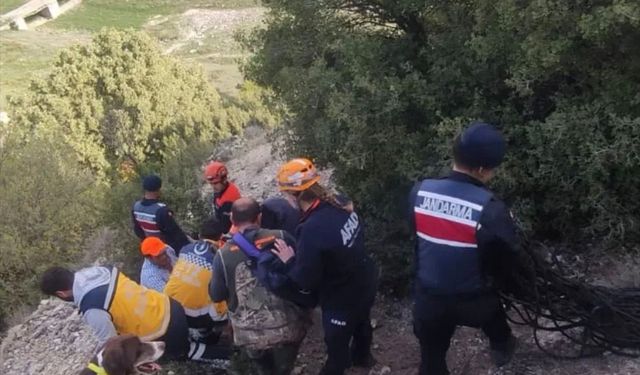 Ulubey'de ava giden adam 10 metreden dereye düştü!