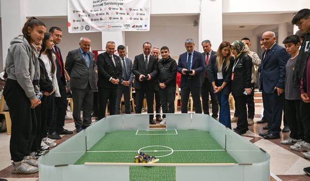 Uşak Valisi Aktaş, Bilim Şenliği açılışını yaptı