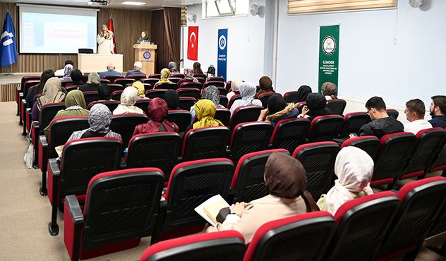 Uşak Üniversitesinde “Arap Edebiyatında Kadın”  konferansı