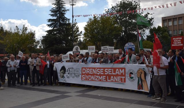 Uşaklı vatandaşlar, zulmün son bulması için İsmetpaşa Caddesi'nde yürüdü