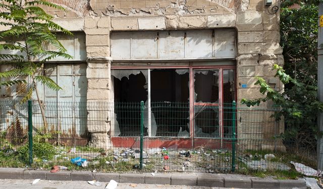 Uşak'ın köklü ve dürüst ailesinin yaptığı tarihi konağın hali yürek sızlatıyor