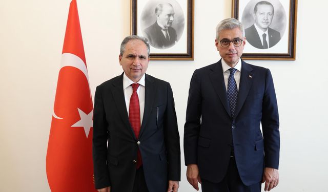 Sağlık Bakanı'yla Uşak'a yapılacak olan yeni hastane binası için görüştü