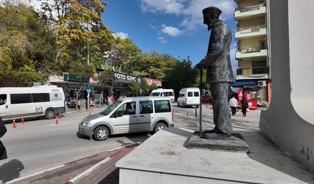 Uşak'ın en köklü caddelerinden Nuri Şeker'e bakım yapılması gerekiyor