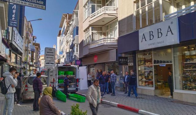 Uşak'ta döğmecilik yapan vatandaş evinde ölü bulundu