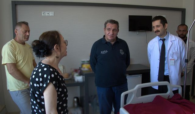 Uşak Eğitim ve Araştırma Palyatif Servisi'nde yatan hastaları ziyaret etti