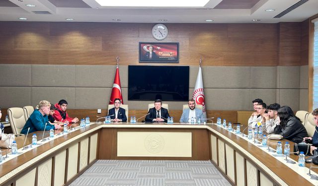 Uşak Lisesi 12'inci sınıf öğrencileri TBMM'yi ziyaret ettiler