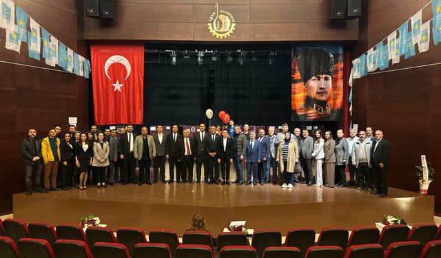 İYİ Parti Uşak İl Başkanı Obalı, güven tazeledi