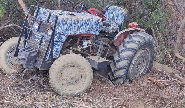 Manisa'da devrilen traktör can aldı!