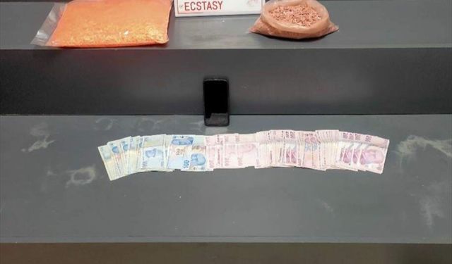 İzmir'de yasaklı madden bir şüpheli tutuklandı