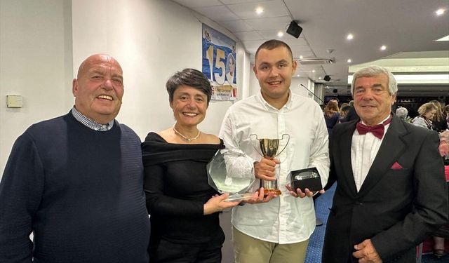 Ultra maraton yüzücüsü otizmli Tuna Tunca İngiltere'den 2 ödül ile dönüyor!