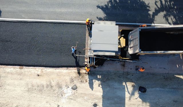 Demirci'de 15 kilometre sıcak asfalt atılıyor