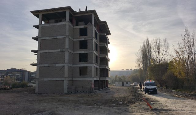 Kütahya’da inşaat işçisi Salih Kanlıada düşerek ağır yaralandı