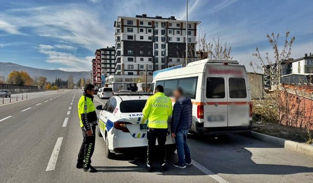 Afyonkarahisar'da kaldırımdan giden minibüse ceza !