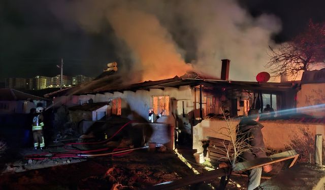 Kula'da evde çıkan yangın söndürüldü