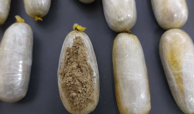 Kapsüllere konan 1 kilo 100 gram eroini midede kaçıran 2 kişi yakalandı