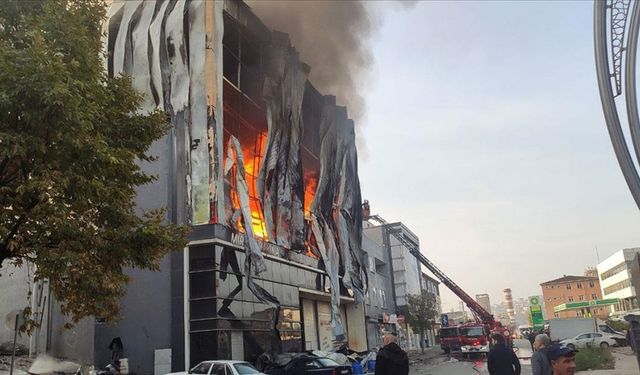 Dilovası'ndaki parfüm fabrikasında hayatını kaybeden 6 kadın toprağa verildi