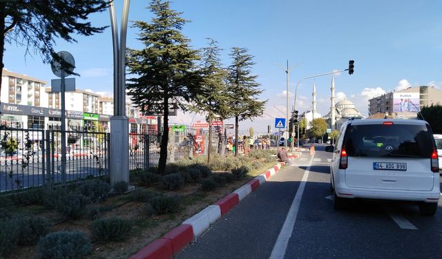 Uşak'ın en sıkıntılı kavşağı Ramada Otel'in bulunduğu bölgede gün boyu çalışma var!