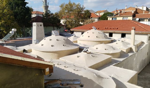 Uşak'ın gelin ve damat hamamı olarak bilinen tarihi yapısı restore ediliyor