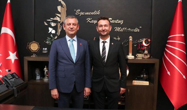 Eşme İlçe Başkanı'ndan flaş açıklamalar! Uşak Belediye Başkanı Özkan Yalım'a pijama yanıtı!