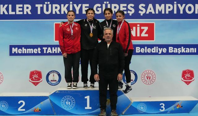 Uşak'ın Eşme ilçesinden Ayşe Erkan, Yalova adına mücadele ettiği turnuvada Türkiye birincisi oldu