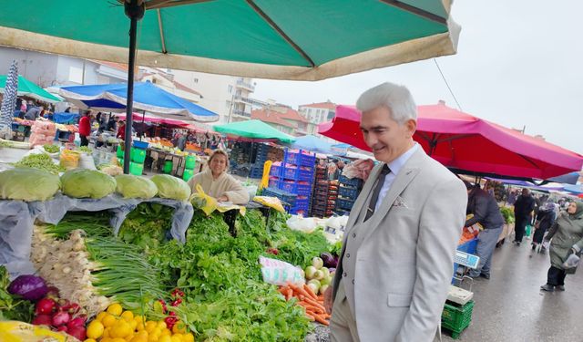 Cengiz Uludağ, Uşak'ın salı pazarındaki esnafı ziyaret etti!