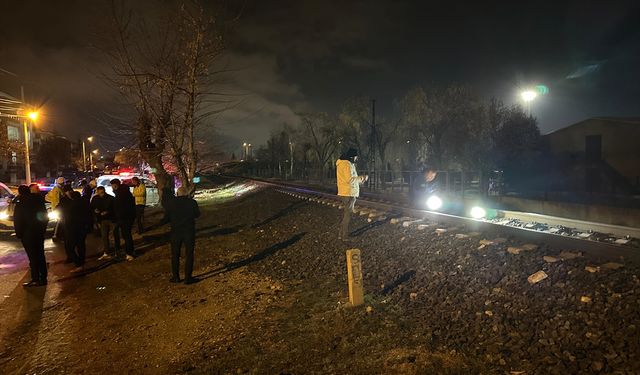 Afyonkarahisar'da 18 yaşındaki genç  lokomotif çarpması sonucu öldü