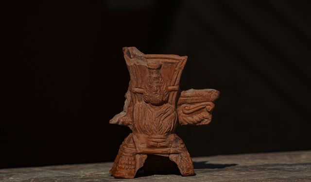 Efes'te Mısır tanrısı Serapis'in bulunduğu tütsü kabı bulundu