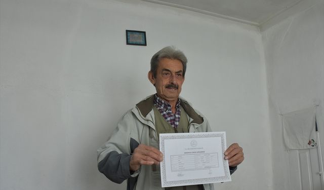 70 yaşında liseyi bitirip üniversite sınavına hazırlanıyor