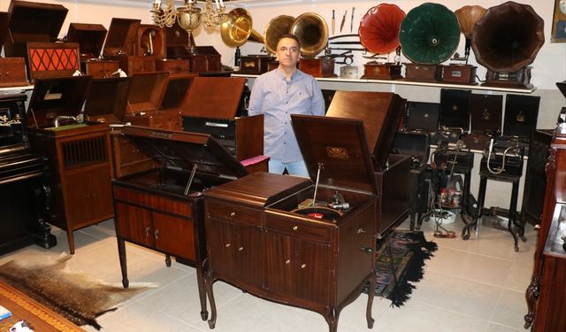 Kütahyalı makine mühendisinden müzik aletlerinden antika koleksiyonu!