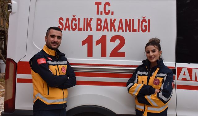 Çay'da acil tıp teknisyeni çift hastaların yardımına koşuyor!
