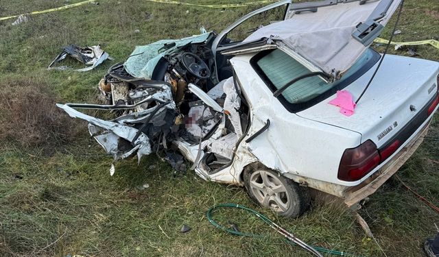 İzmir'de iki otomobilin karıştığı kaza ölümle sonuçlandı!