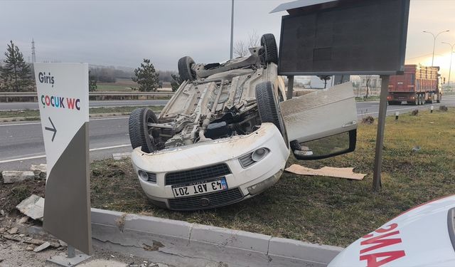Kütahya'da otomobil tıra çarptı, sürücü yaralandı!