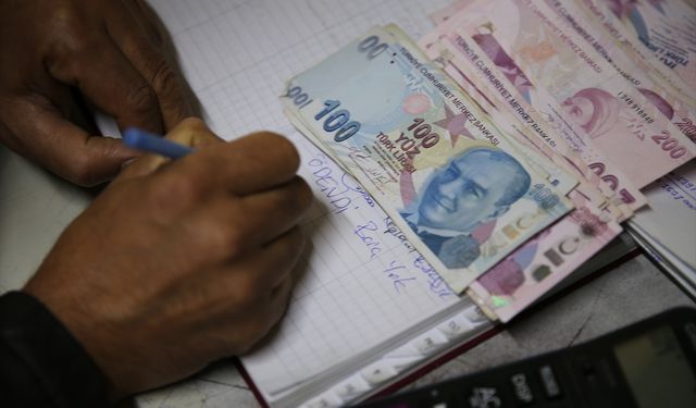 Üçler Ortaokulu öğrencileri topladıkları 120 bin TL'yle mahallelinin bakkal borçlarını kapattı