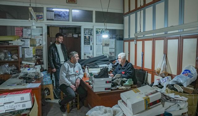 İzmir'de dede mirası ayakkabıcılığı e-ticarete taşıdı!