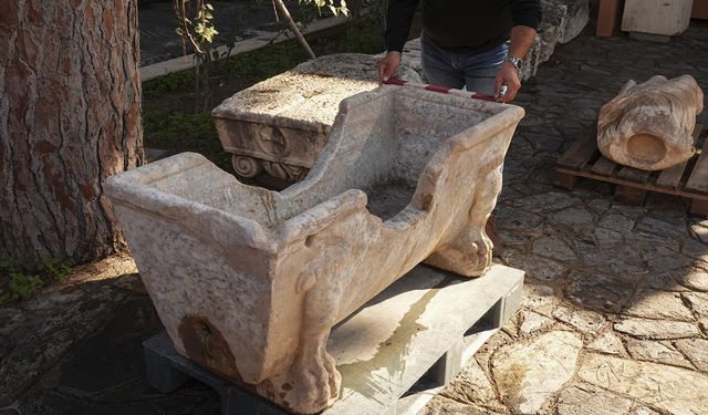 Roma döneminden kalan ve zenginlerin yıkandığı küvet, ineklerin su içtiği yalak olarak kullanıldı