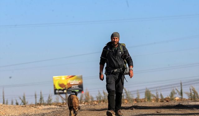 81 ile 1 fidan diken "Seyyah Ömer" son fidanı memleketi Manisa'ya dikti!