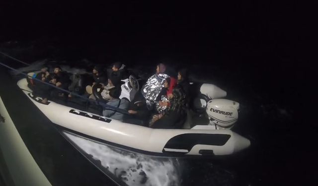 İzmir'de Sahil Güvenlik 8'i çocuk 56 düzensiz göçmeni yakaladı