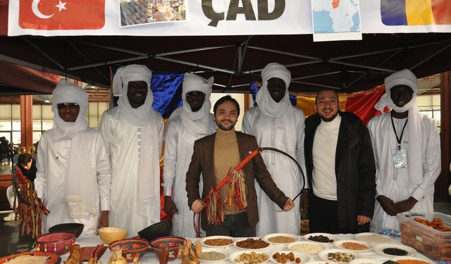 Kütahya'daki uluslararası öğrenciler kendi ülkelerinin yiyecek ve giyeceklerini tanıttı