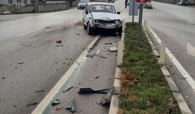 Uşak ve Çivril hattındaki tehlikeli nokta Çıtak'ta trafik kazası