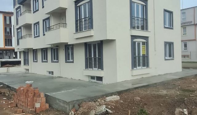 Uşak'ın Banaz ilçesinden şehit Edip Aybey'in adı, devre arkadaşı tarafından apartmana verildi